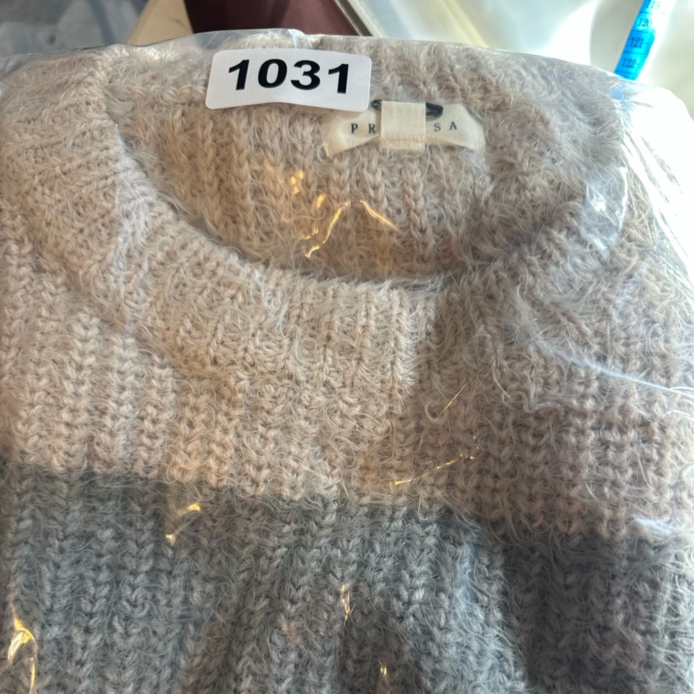 Furry Knit Colorblock Sweater Vest in Blue-Navy Size Large - Picture 9 of 10